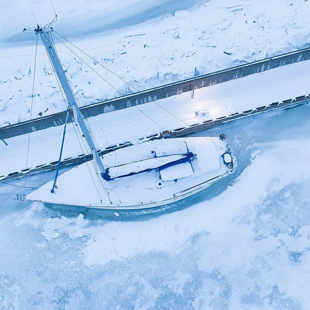 De-Icers vs. Diffusers: Which is Best for Winter Ice Prevention?