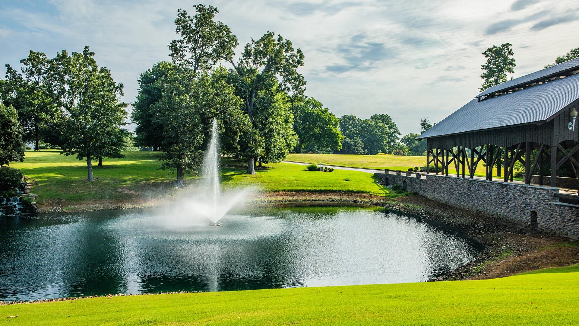Outdoor Water Solutions OzarkJet 5HP-7.5HP Resort Quality Displays Floating Pond Fountain