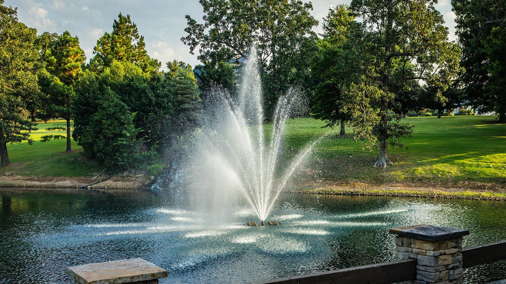 Outdoor Water Solutions OzarkJet 5HP-7.5HP Resort Quality Displays Floating Pond Fountain