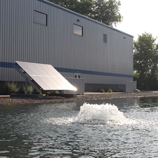 Floating Fountain 2400VFX 1/2 HP 4 Solar Panels with Grid Blender Option